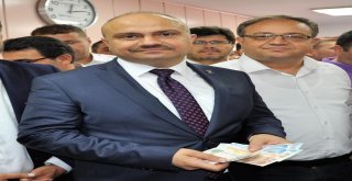 Sünnetinde Takılan 1 Doları Destek İçin Bozdurdu