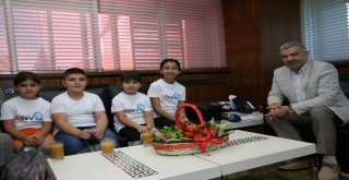 Lösev Gönüllüleri Başkan Çeliki Ziyaret Etti