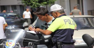 Polis Trafikte Can Güvenliği Mücadelesi Veriyor