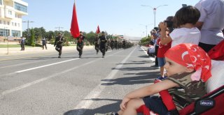 Elazığda Zafer Bayramı Coşkuyla Kutlandı