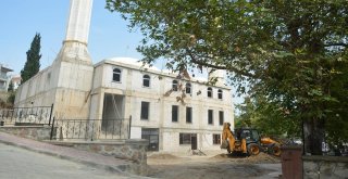 Dilovası Merkez Cami Peyzaj Ve Düzenleme İşi Başladı