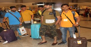 Hintli İş Adamının Tatile Gönderdiği 3 Bin 500 Çalışan, İstanbula Gelmeye Başladı