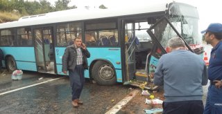 Belediye Otobüsü Yoldan Çıkarak Kayalıklara Çarptı: 20 Yaralı