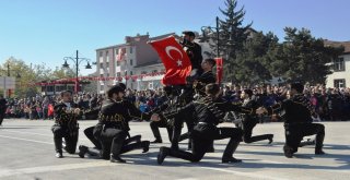 Cumhuriyet Coşkusuna Jandarma Timlerinin Gösteriler Damga Vurdu