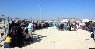 Suriyeliler Ülkelerine Koşarak Gitti