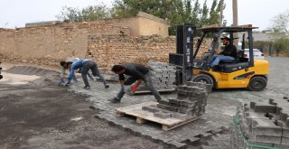 Karaköprüde Kırsal Mahallelerde Yol Çalışması Sürüyor