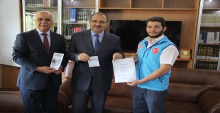 Vali Kaban, Kurbanını Diyanet Vakfına Bağışladı