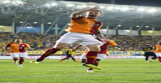 Spor Toto Süper Lig: Mke Ankaragücü: 1 - Galatasaray: 2 (İlk Yarı)