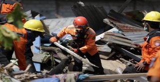 Endonezyada Ölü Sayısı Bin 234E Çıktı