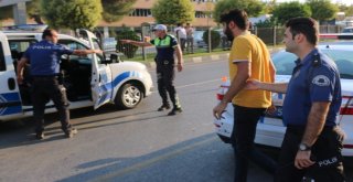 Kaldırımda Yürüyen Anne-Kıza Otomobil Çarptı; Anne Öldü, Kızı Ağır Yaralı