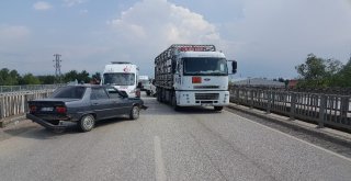Hakimiyeti Kaybeden Sürücüyü Köprü Bariyeri Kurtardı; 2 Yaralı