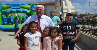Başkan Yüksel, Masal Parkta Çocuklara Dondurma İkram Etti