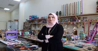 Çocukları İçin Organik Oyuncak Üretiyorlar