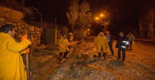 Bitliste Sağanak Yağış Etkili Oldu