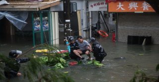 Çini Vuran Mangkhut Tayfununda Bilanço Artıyor: 4 Ölü, 200 Yaralı
