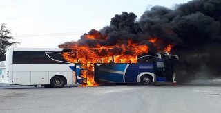 Balıkesirde Seyir Halindeki Yolcu Otobüsü Yandı