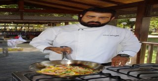 Pasta Ve Yemek Yapmak İçin Aydında Kampa Girdiler