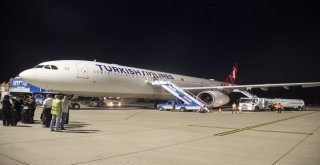 Koca Seyit Havalimanı En Büyük Misafirini Ağırladı Airbus A330 Su Köprüsü İle Karşılandı