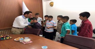 Kaymakam Alibeyoğlu Mehmetçikle Bayramlaştı