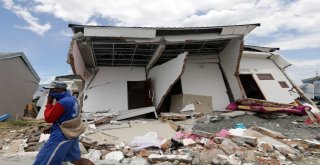 Endonezyada Felaketin Bilançosu Artıyor: Bin 944 Ölü