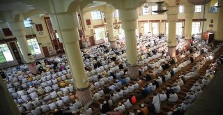 Tanzanyada Müslümanlar Bayram Namazı İçin Camileri Doldurdu