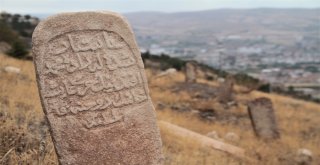 Mezar Taşları, Harputun Bin Yıllık İslam Yurdu Olduğunu İspatlıyor