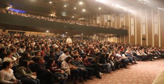 Usta Tiyatroculardan Mükemmel Performans