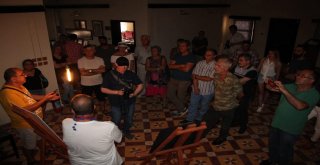 Açılışta Kurdele Yerine Dikenli Tel Kestiler