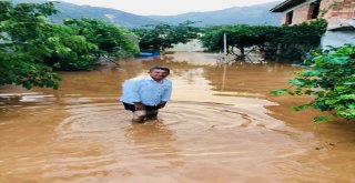 Antalyada 30 Dakikalık Yağmur Sele Neden Oldu