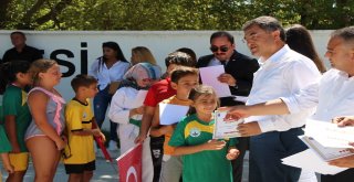 Yaz Okulu Öğrencileri Şenlik Havasında Sertifikalarını Aldı