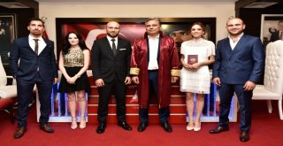 Tanıştıkları Gün Ve Saatte Evlendiler