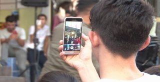 Dolara İnat Defile Düzenleyip Fiyatları Yarıya İndirdi