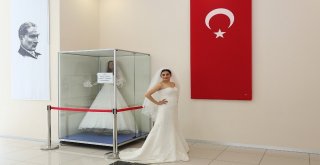 Yeni Çiftlere Gelinlikleri Ataşehir Belediyesinden