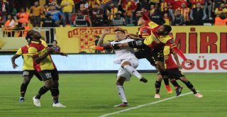 Spor Toto Süper Lig: Göztepe: 0 - Beşiktaş: 0 (İlk Yarı)