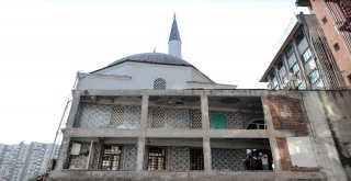 (Özel Haber)  Bahçelievlerde Bir Duvarı Olmayan Cami  Havadan Görüntülendi
