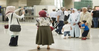 Ankaradan İlk Hac Kafilesi Dualarla Uğurlandı