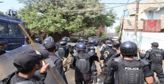 Pakistanda Polis Ve Protestocular Arasında Çatışma: 16 Yaralı