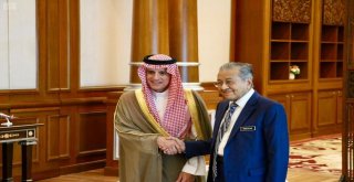 Suudi Arabistan Dışişleri Bakanı Cubeyr, Malezya Başbakanı Muhammed İle Görüştü