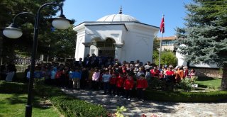 Domaniçte Öğrenciler İlk Dersini Hayme Ana Türbesinde Yaptı