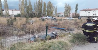 Otomobil Sulama Kanalına Düştü: 1 Yaralı