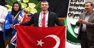 Türkiye Biyoloji Milli Takımına İrandan Madalya