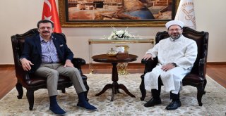 Tobb Başkanı Hisarcıklıoğlu Tdvye Kurban Bağışında Bulundu