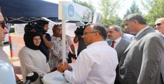 Vali Çeber Ve Rektör Polat Kayıt Yapan Öğrencilerle Bir Araya Geldi