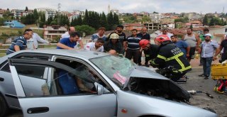 Kocaelide 2 Otomobilin Kafa Kafaya Çarpıştığı Kazada Ağır Yaralanan Genç Öldü