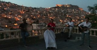 Çılgın Berberden Mardin Manzaralı Tıraş