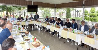 Rus Büyükelçi Yerhov Trabzonda İşadamları İle Yemekte Buluştu