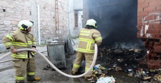 Çöp Konteynırına Atıldığı İddia Edilen Söndürülmemiş Sigara Depoyu Yaktı