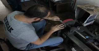 Bursa Bıçaklarıyla Tıraş Bile Yapılıyor