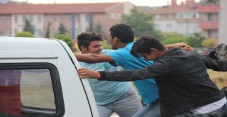 Suda Mahsur Kalan Minibüse İlginç Kurtarma