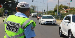 Bakan Yardımcısı İnceden Çocuklara Kırmızı Düdük